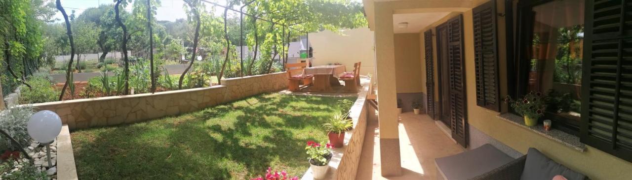 Apartment Oliva Pula Exterior photo
